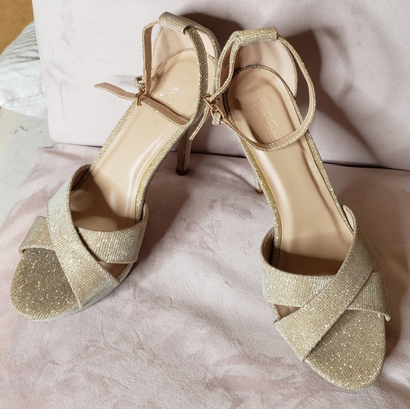 Gold cross strap heels - Picture 8 of 8